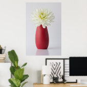 Flowers | White Dahlia in Red Vase Poster (Heimbüro)