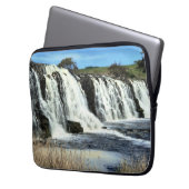 Flowing Waters of Hopkins Falls Laptopschutzhülle (Vorderseite Links)