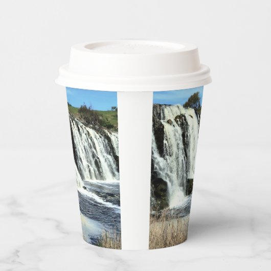 Flowing Waters of Hopkins Falls Pappbecher (Links)