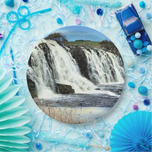 Flowing Waters of Hopkins Falls Pappteller (Party)