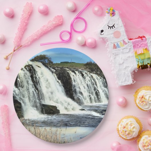 Flowing Waters of Hopkins Falls Pappteller (Party)