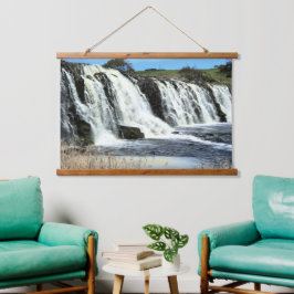 Flowing Waters of Hopkins Falls Wandteppich Mit Holzrahmen