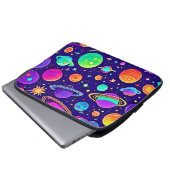 Flowy Neons: Planeten & Sterne Laptopschutzhülle (Vorne Knopf)