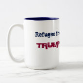 Flüchtling vom Trumpf Zweifarbige Tasse (Links)