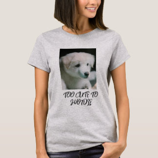 "Fluffiger Weißer Hundewelpe Charme" T-Shirt