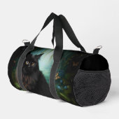 Fluffy Black Cat in Misty Woods Duffle Bag (Rechte Ecke)