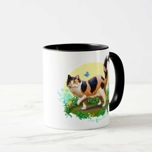 Fluffy Calico Katze mit Schmetterling Tasse (VorderseiteRechts)