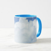 Fluffy Clouds in Bright Blue Sky Tasse (VorderseiteRechts)