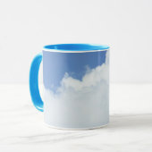 Fluffy Clouds in Bright Blue Sky Tasse (Vorderseite Links)