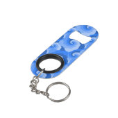 Fluffy Clouds Muster Monogram Schlüsselanhängerflaschenöffner (Rückseite Schrägansicht)