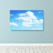 Fluffy Clouds und Blue Sky Leinwanddruck (Insitu (Holzboden))