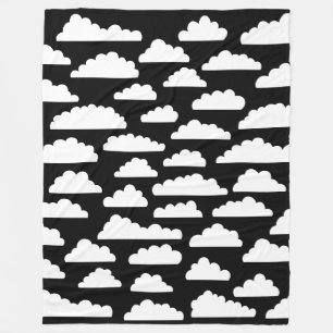 Fluffy Clouds - weiß auf schwarz Fleecedecke