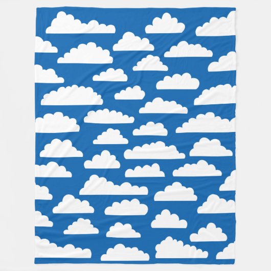 Fluffy Clouds - White on Blue 005cad Fleecedecke (Vorderseite)