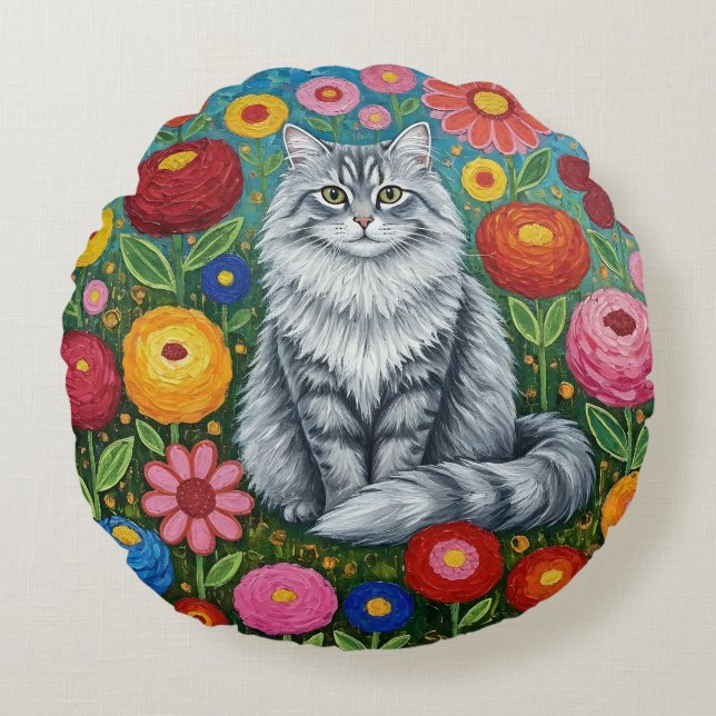 Fluffy Gray Striped Cat with Folk Art Flowers Rundes Kissen (Vorderseite)