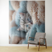Fluffy Kitten in a Soft Blanket Wandteppich (Beispiel)