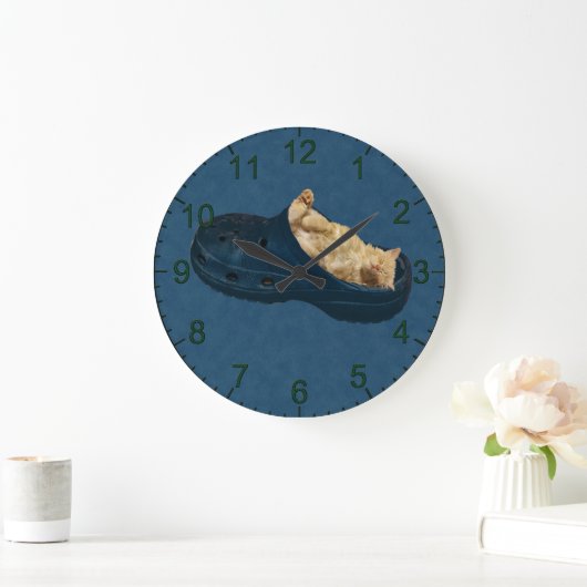 Fluffy Kitten Schlafen in Croc Shoe, Wall Clock Große Wanduhr (Zuhause)