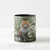 Fluffy Orange & White Cat in Daisy Field Coffee Mu Tasse (Zentrum)