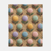 Fluffy Pom-Pom Blume mit einer Touch Whimsy Fleecedecke (Vorderseite)