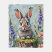 Fluffy Rabbit in einem Feld von Blume Fleecedecke (Vorderseite)