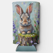 Fluffy Rabbit in einem Feld von Blume Selters Dosenkühler (Vorderseite)