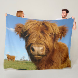 Fluffy Scottish Highland Cow - Blue Sky Fleecedecke