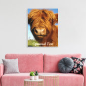 Fluffy Scottish Highland Cow - Blue Sky Leinwanddruck (Insitu (Wohnzimmer))