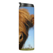 Fluffy Scottish Highland Cow - Blue Sky Thermosbecher (Nach rechts gedreht)