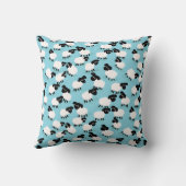 Fluffy Sheep on Baby Blue Kissen (Rückseite)