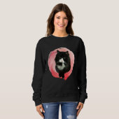 Fluffy Tuxedo Katze in rosa Fluff Sweatshirt (Vorne ganz)