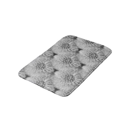 Fluffy White Dandelion Blume Naturmuster Badematte (Schrägansicht)