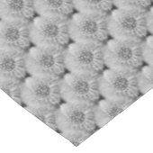 Fluffy White Dandelion Blume Naturmuster Tischdecke (Schrägansicht)