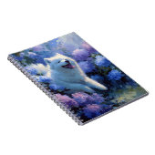 Fluffy White Dog unter Blue Hydrangeas Notebook Notizblock (Rechte Seite)