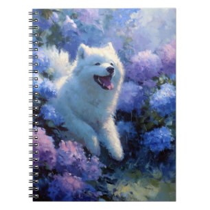 Fluffy White Dog unter Blue Hydrangeas Notebook Notizblock