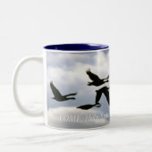 Flug der Wilden Gänse - Komm, heiliger Geist | TAS Zweifarbige Tasse (Links)