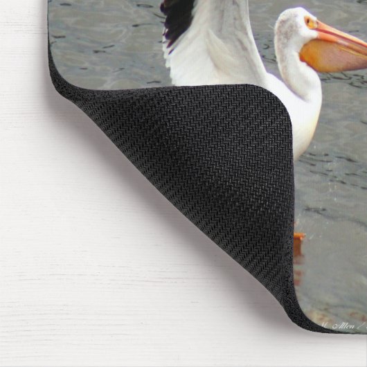 Flug des Pelikans Mousepad (Ecke)