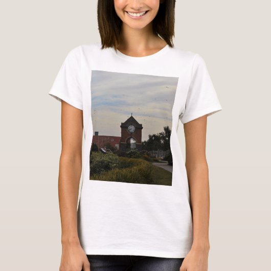 Flug über dem Glockenturm T-Shirt (Vorderseite)