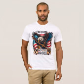 Flüge der Freiheit - Amerikanischer Adler und Flag T-Shirt (Vorne ganz)