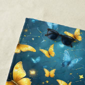 Flügel der Freude: Blaue und gelbe Schmetterlinge, Strandtuch (Beispiel)