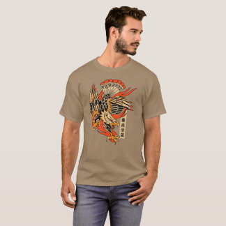 Flügel, die den höchsten Himmel durchstreifen T-Shirt