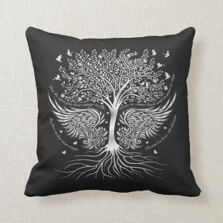 Flügel zum zu fliegen und Baum mit Kissen