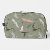 Flügelkranmuster auf Salbeigrün Waschbeutel (Vorderseite)