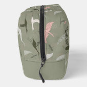 Flügelkranmuster auf Salbeigrün Waschbeutel (Rechts)