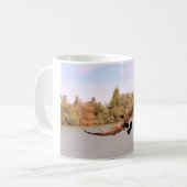 Flugente über Wasserfoto Kaffeetasse (Vorderseite Links)