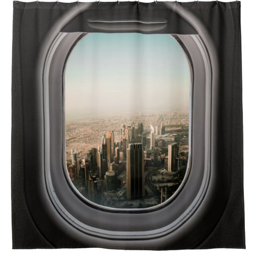 FLUGFENSTER MIT BLICK AUF DIE STADT WÄHREND DES TA DUSCHVORHANG (Vorderseite)