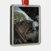 Fluggesellschaften drängen eine Palette gespendete Ornament Aus Metall (Rechts)