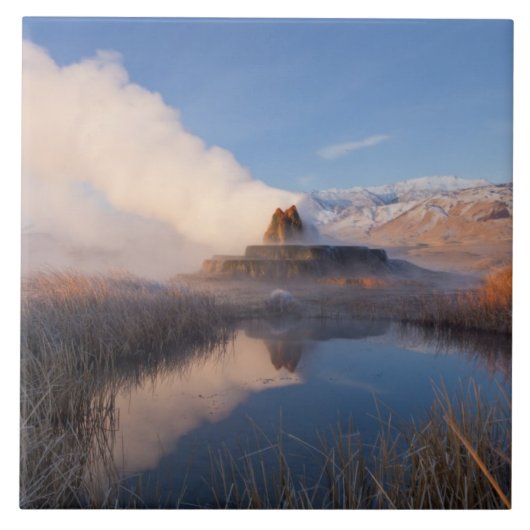 Fluggeyser mit schneebedeckter Granitpalette Fliese (Vorderseite)