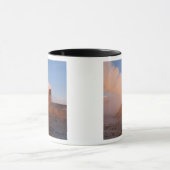 Fluggeyser mit schneebedeckter Granitpalette Tasse (Zentrum)