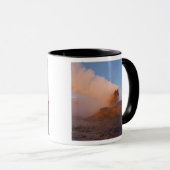 Fluggeyser mit schneebedeckter Granitpalette Tasse (VorderseiteRechts)