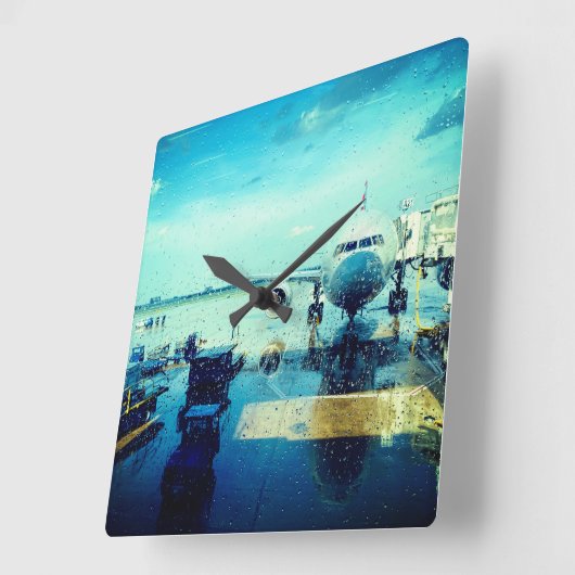 Flughafen in Rain Quadratische Wanduhr (Winkel)