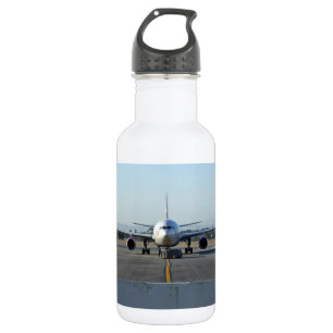 Flugzeug am Flughafen mit blauem Himmel im Edelstahlflasche